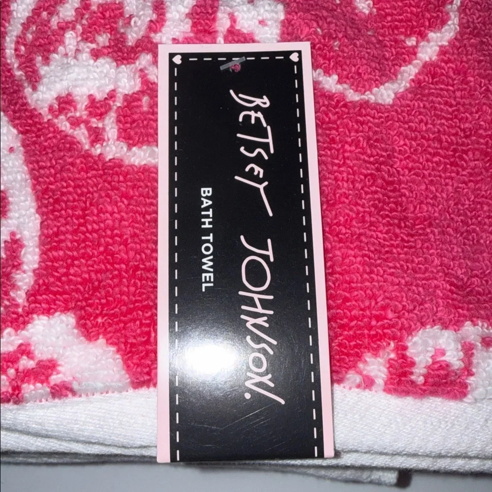 NWT Betsey Johnson 4 Piece Cotton Bath Towels/Hand Towels Pink White Butterflies